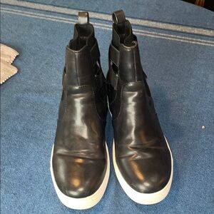 Yellow Box Shoe Maisee Slip-On Hi-Top! With a comfortable 1'' heel  LIKE NEW